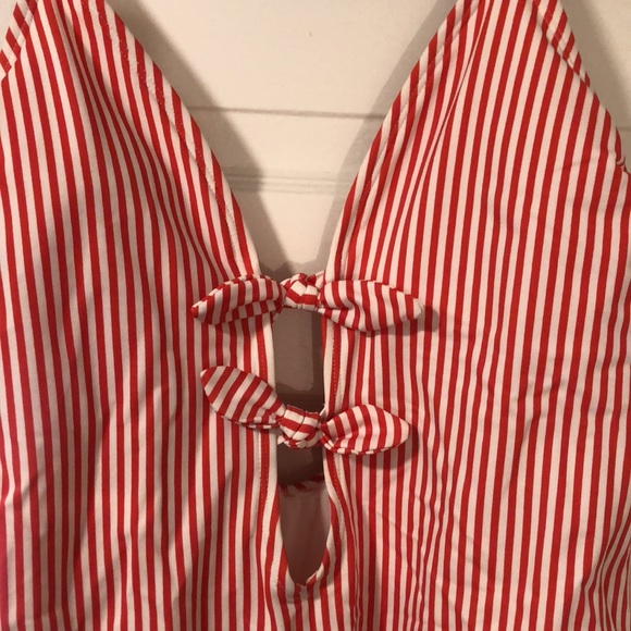 Padded red and white striped one piece bathing suit. Size XL. Great condition. - Picture 3 of 4